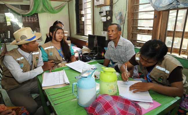 ၂၂.၄.၂၀၂၄ ရက်နေ့တွင် ဇလောင်းကျေးရွာ၌ မြန်မာနိုင်ငံလယ်ယာသန်းခေါင်စာရင်းကောက်ယူခြင်းလုပ်ငန်း(ရှေ့ပြေးစမ်းသပ်မှု) မေးမြန်းစာရင်းကောက်ယူနေမှု မှတ်တမ်းဓာတ်ပုံ